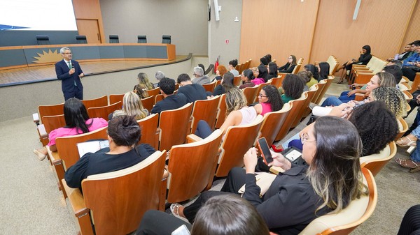 Durante o encontro, realizado no auditório da sede do MPTO, Casaroti apresentou aos acadêmicos a missão institucional do MP