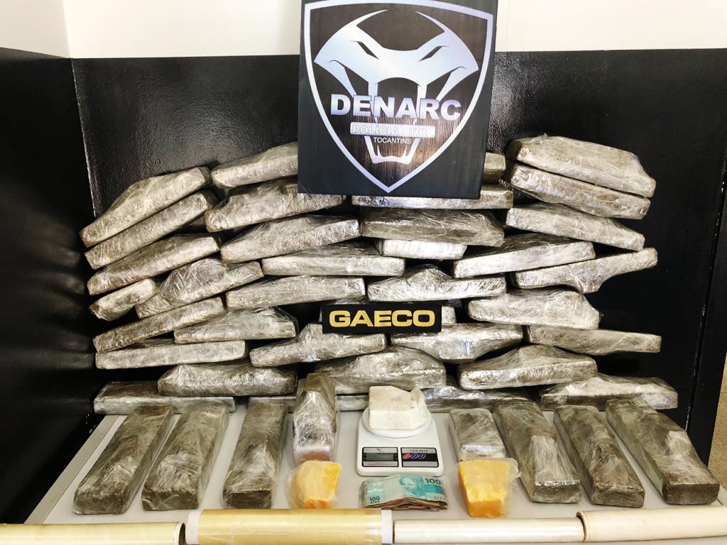 A Operação resultou na prisão de três homens e na apreensão de 579 gramas de crack, 537 gramas de cocaína e 42 quilos de maconha.
