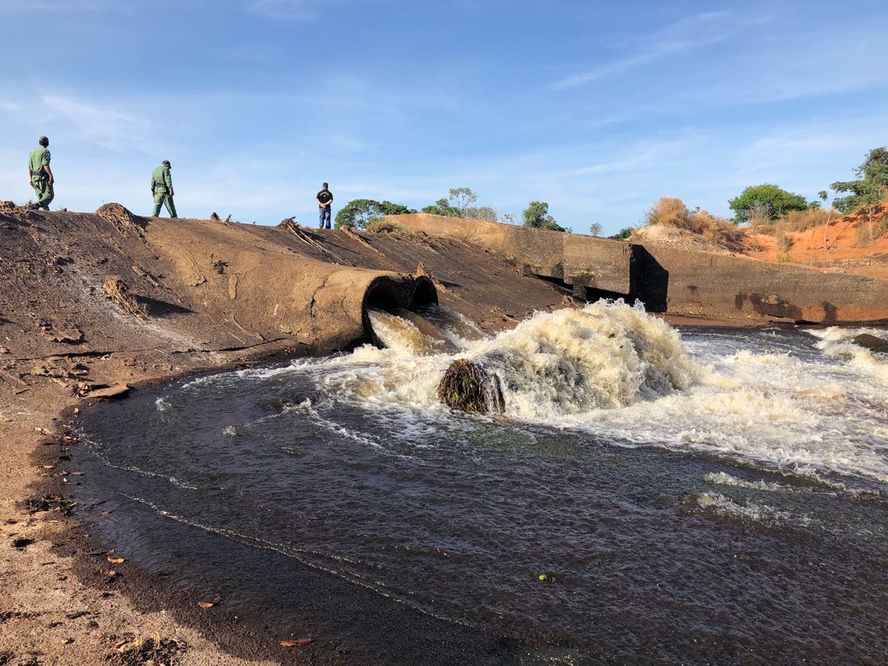 Mais um registro da captação de água em Lagoa da Confusão