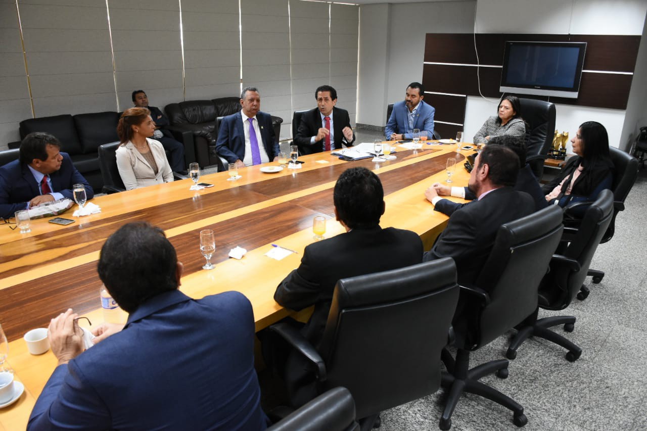Reunião do PGJ com parlamentares antes da votação do projeto