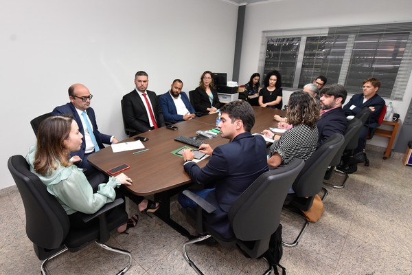 Durante reunião, os promotores de Justiça esclareceram sobre como o MPTO está atuando nos casos de homicídios