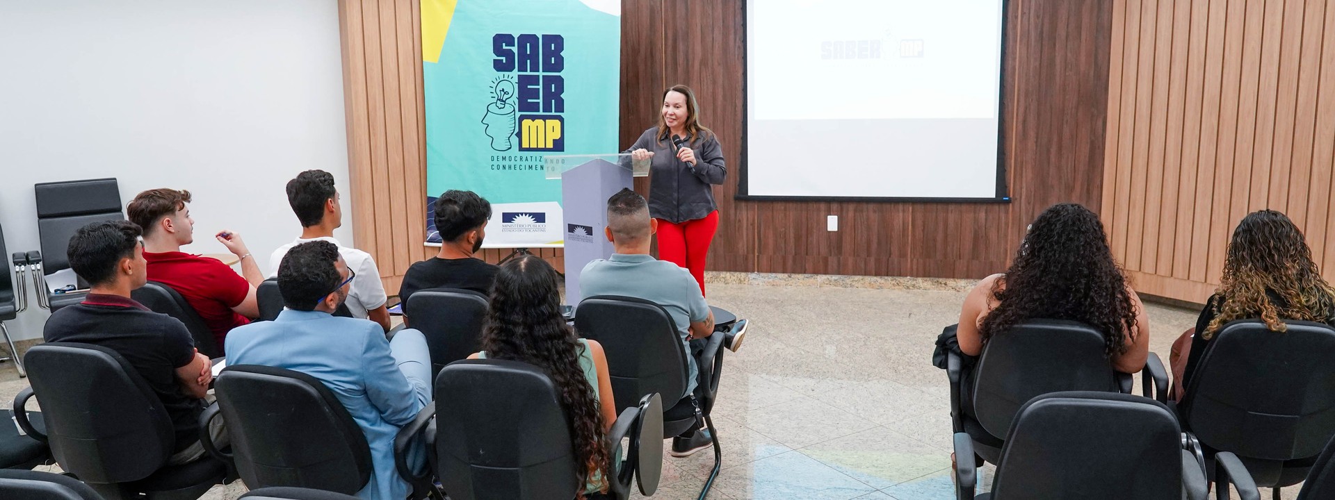 A palestra foi conduzida pela promotora de Justiça Isabelle Figueiredo