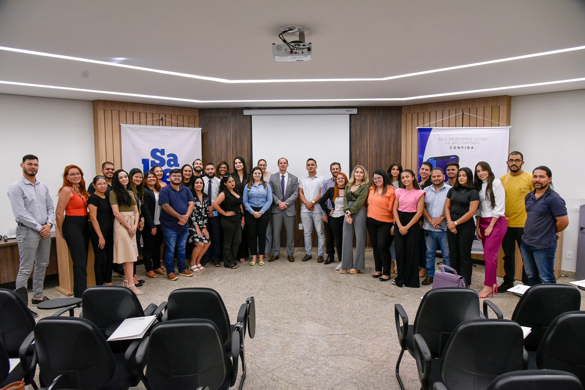 Estudantes conhecem instalações do MPTO