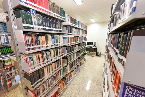 A biblioteca está instalada na sede do MPTO