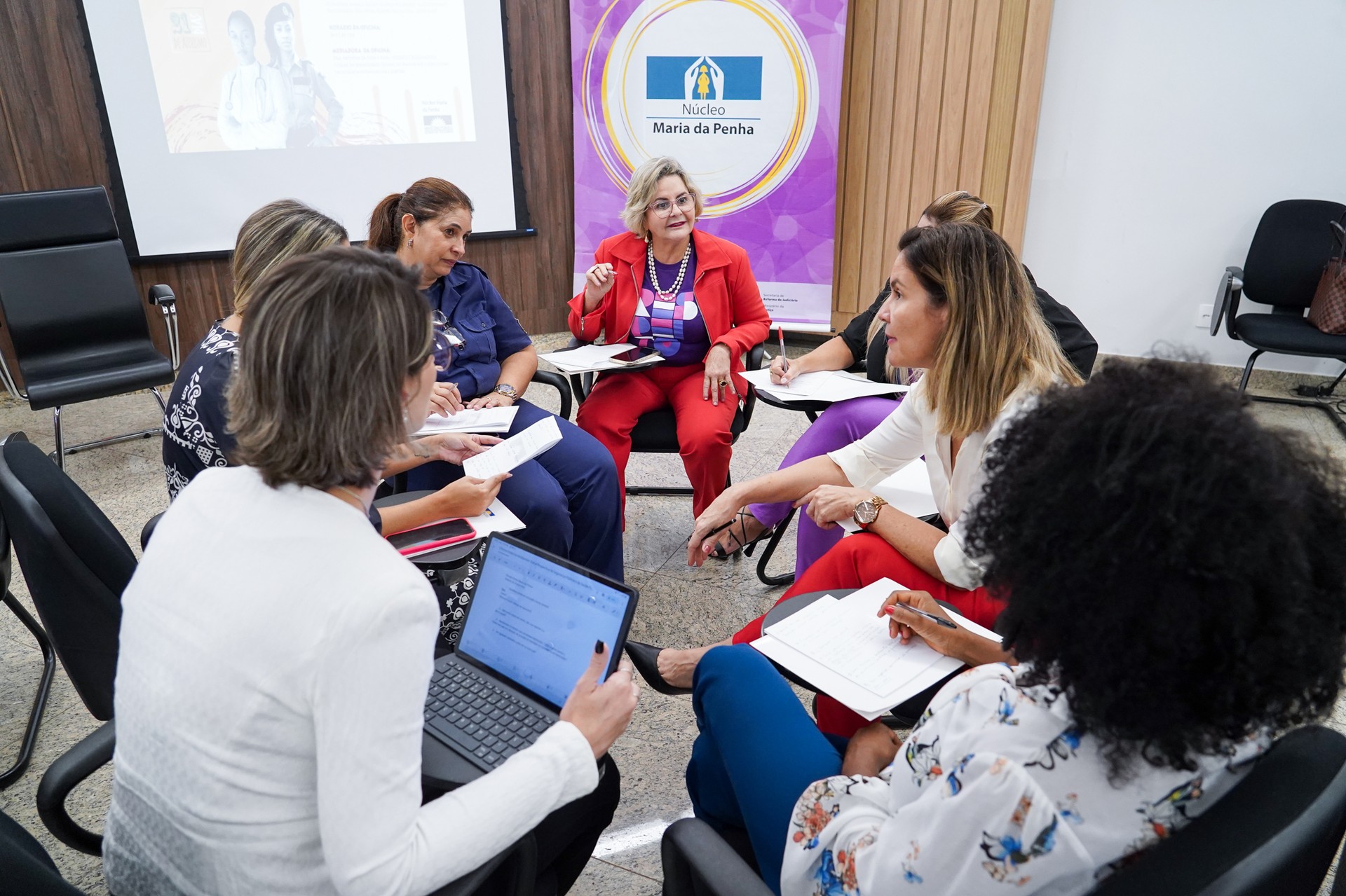 Participantes foram divididos em grupos de trabalho