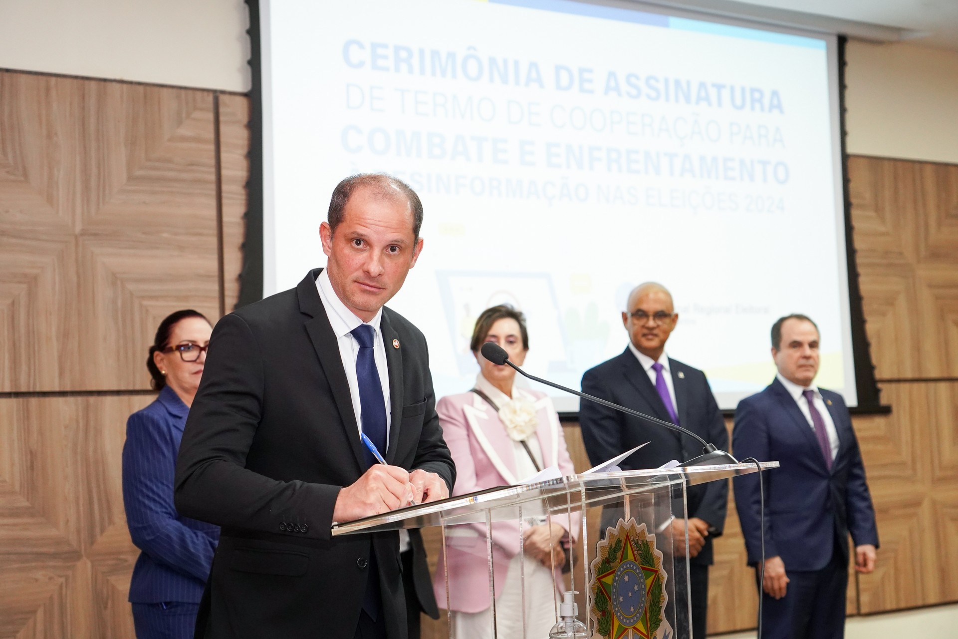 O documento foi assinado pelo chefe de gabinete da Procuradoria-Geral de Justiça (PGJ), promotor de Justiça Abel Andrade Leal Júnior.