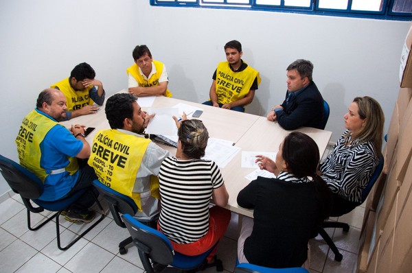 Membros vistoriaram instalações e se reuniram com grevistas