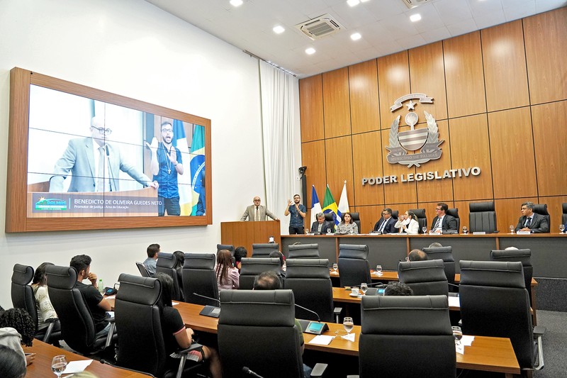 Promotor de Justiça Benedicto de Oliveira Guedes Neto, durante audiência pública