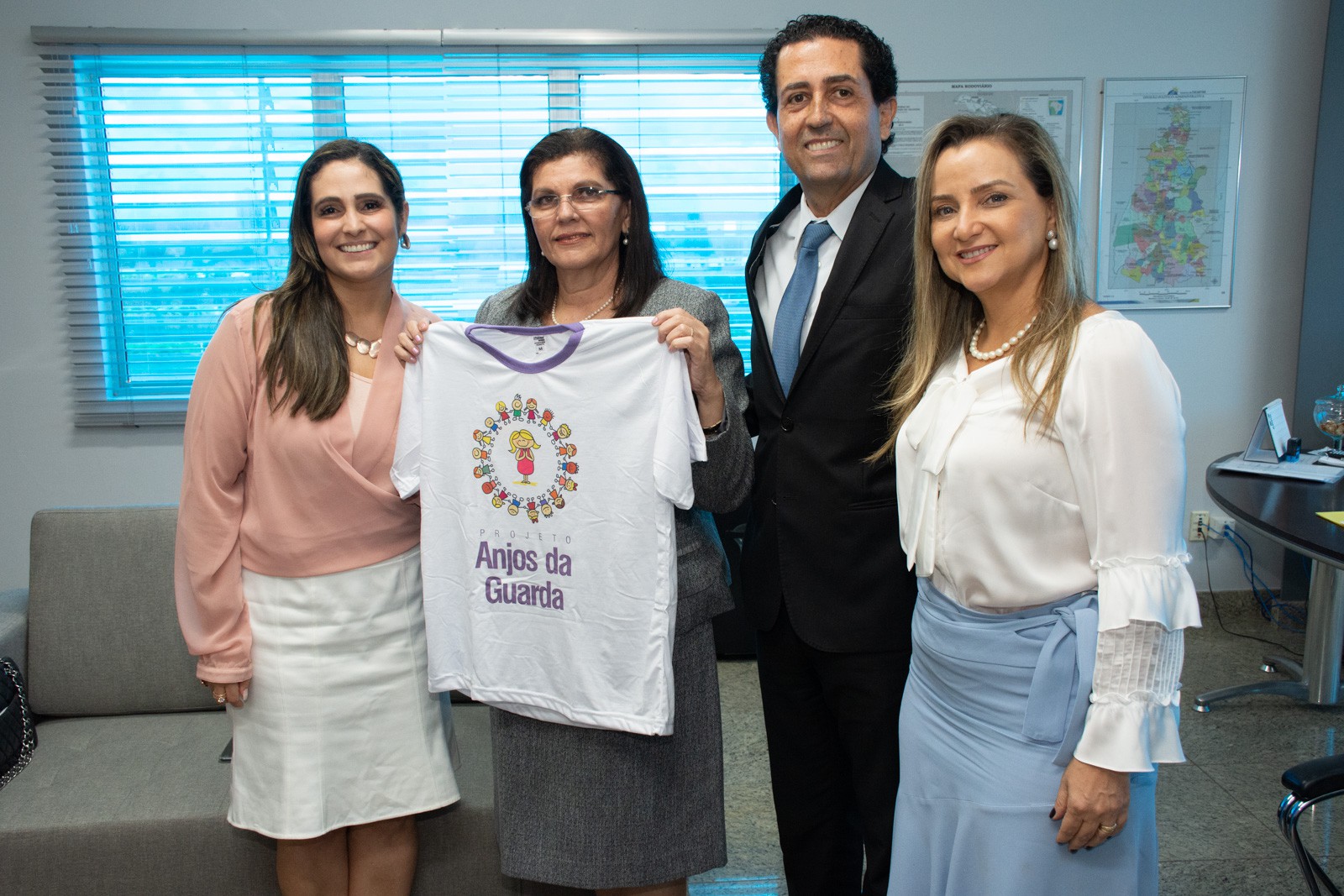 PGJ e as promotoras de Justiça Thais Cairo e Flávia Rodrigues ao lado de Morgana Macena