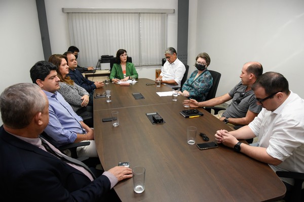 Durante a reunião, os participantes discutiram estratégias para possíveis melhorias da região