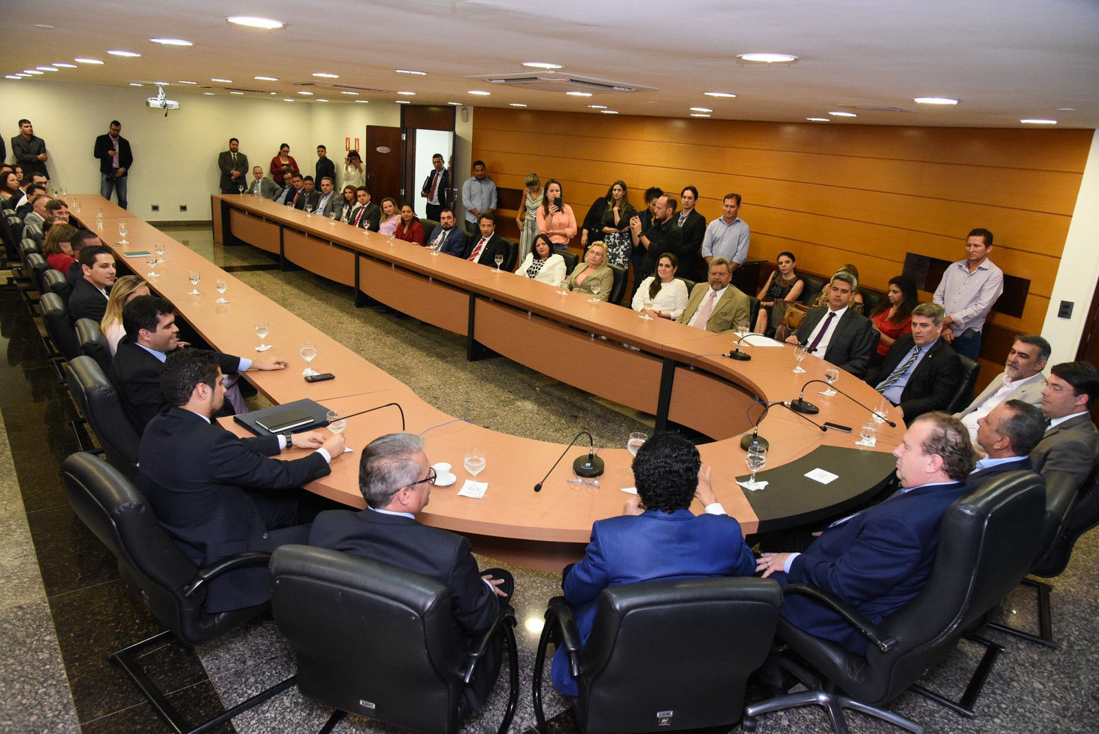 Autoridades do sistema de justiça, do executivo, membros e servidores do MPE acompanharam o momento