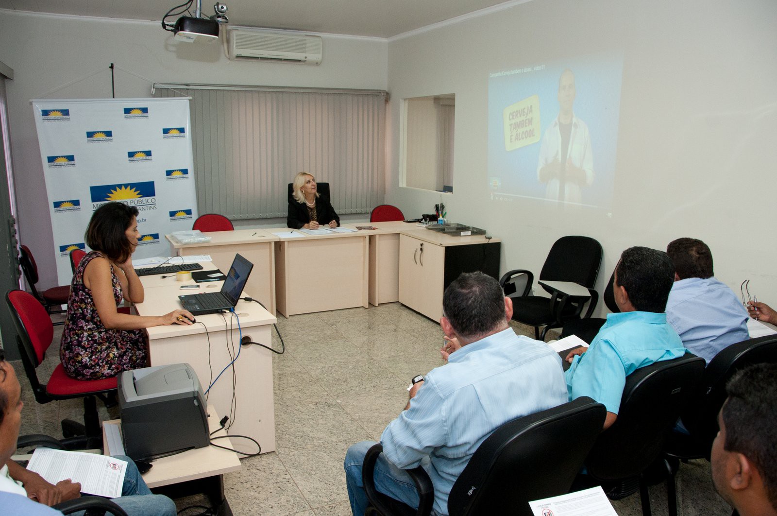 Reunião foi coordenada pela Promotora Maria Roseli