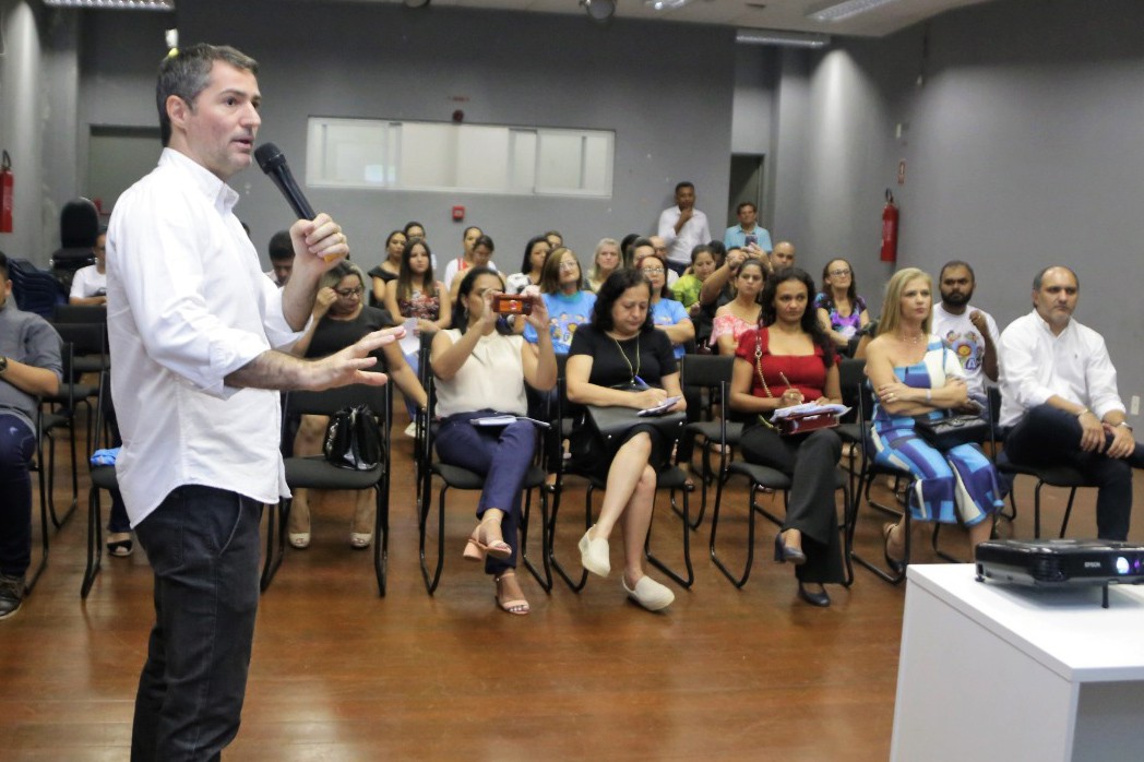 Palestra ocorreu no Centro de Referência e Assistência Social (CRAS)