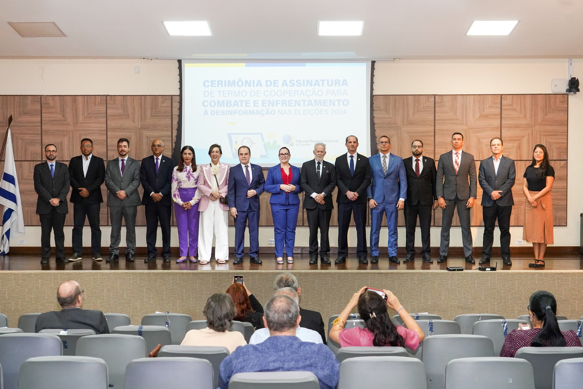 Além do MPTO e TRE, outras instituições assinaram o termo de cooperação.