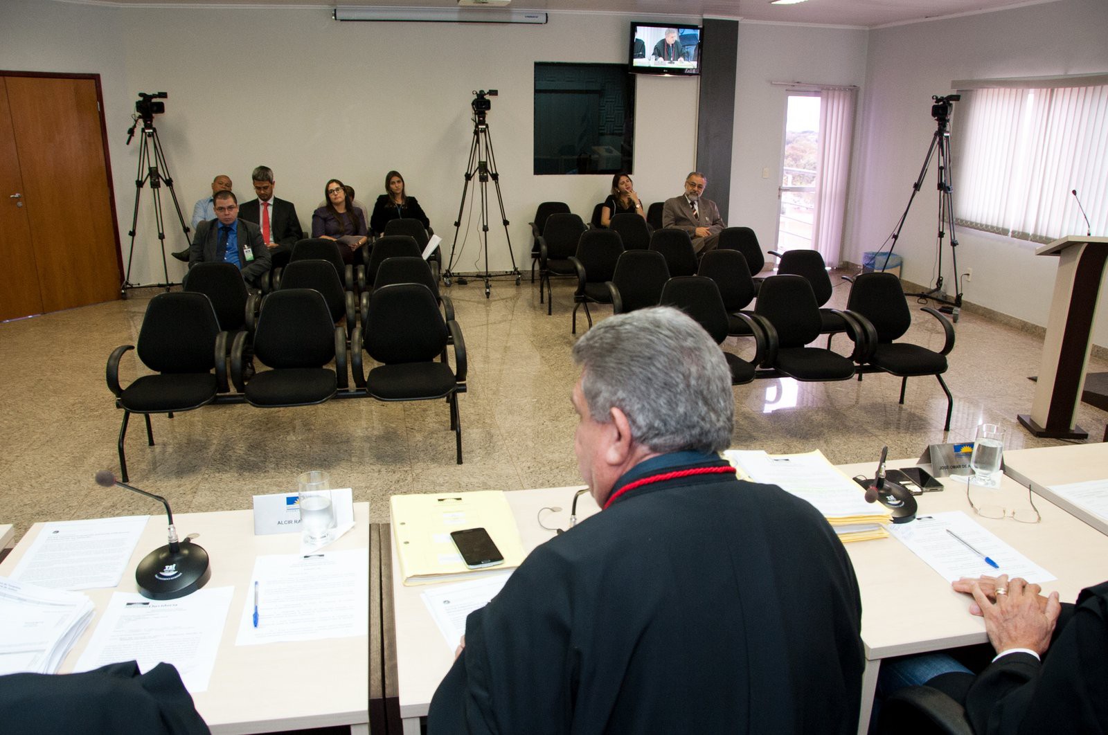 Reunião foi transmitida pelo youtube