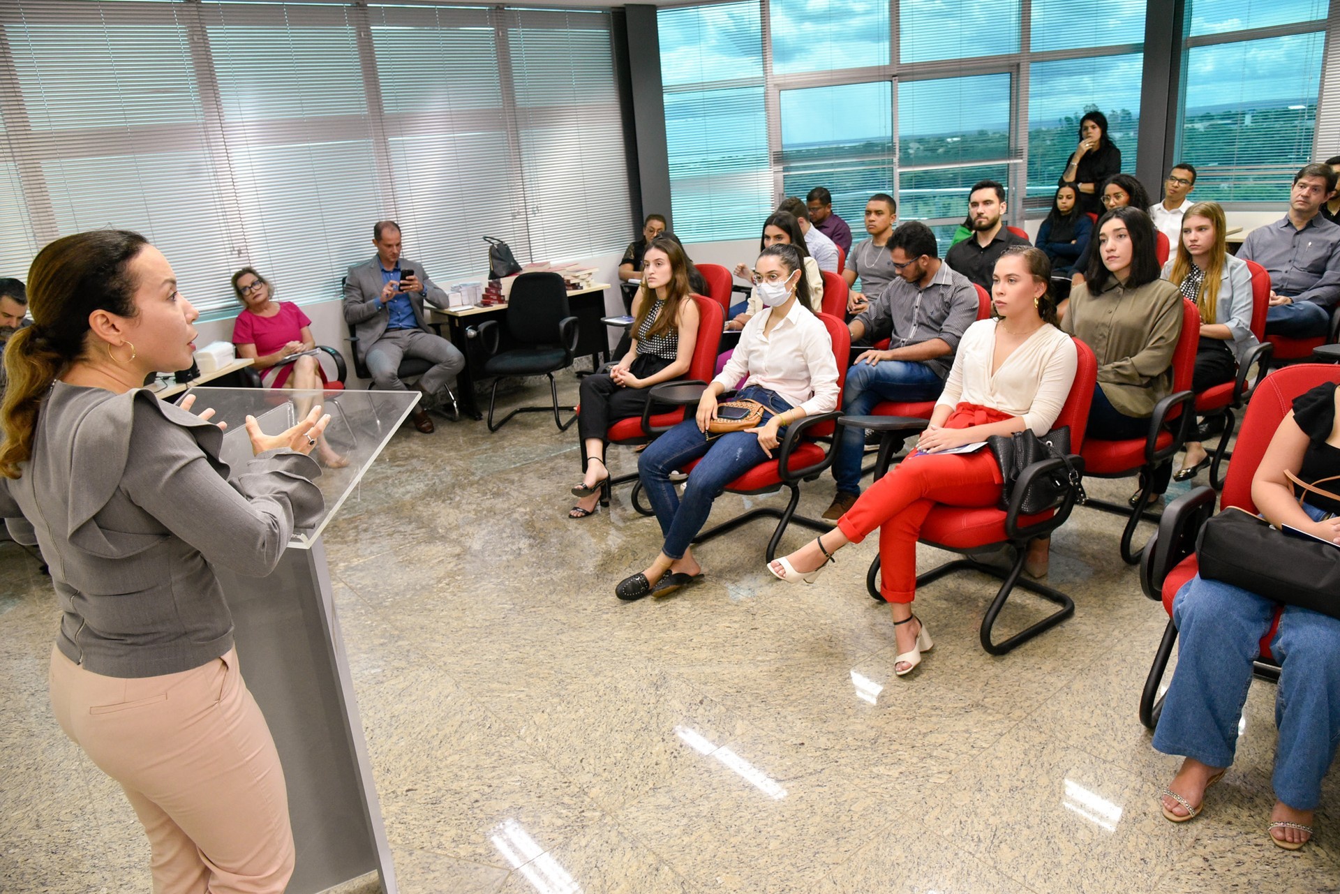 Promotora de Justiça Isabelle Figueiredo aproveitou o momento para agradecer a parceria da universidade com o Navit Promotora de Justiça Isabelle Figueiredo aproveitou o momento para agradecer a parceria da universidade com o Navit