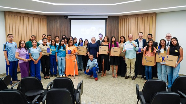 Cerimônia de entrega de prêmios aos estudantes do projeto Aprendendo Direito e Resgatando Cidadania