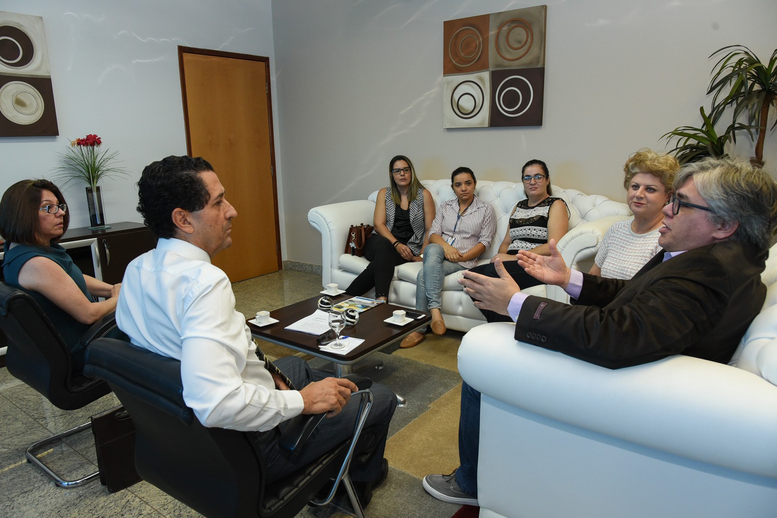 PGJ recebe visita de comitiva da SBH