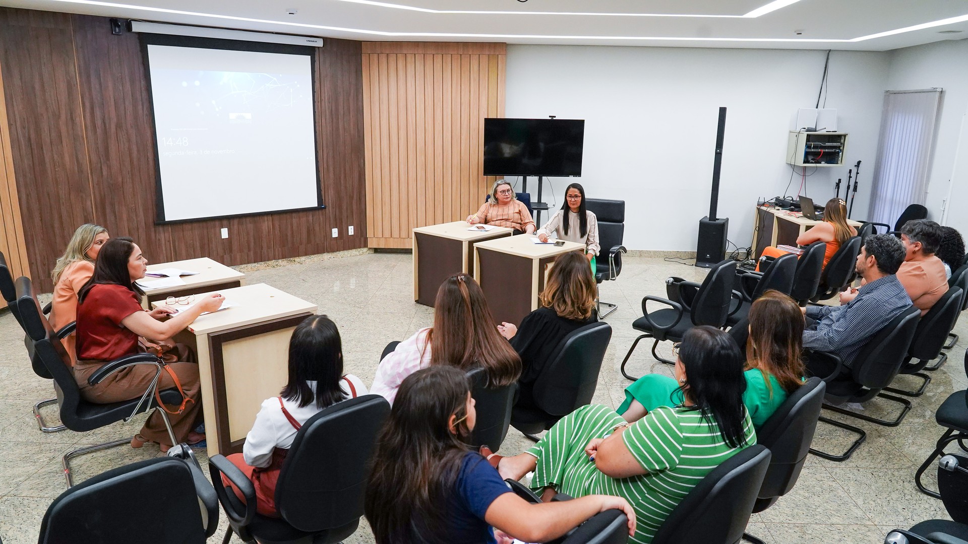 Avaliadoras do CEE ouvem dos alunos da pós-graduação do curso lato sensu em Direito e Políticas Públicas os benefícios decorrentes da qualificação