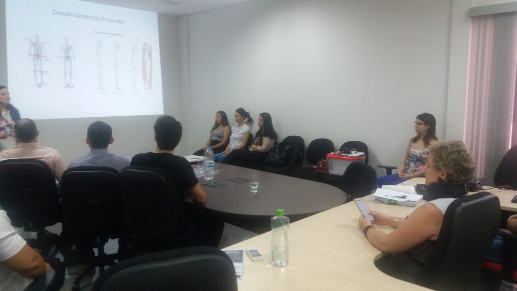 Saúde postural foi tema de palestra da fisioterapeuta Líllian Demétrio