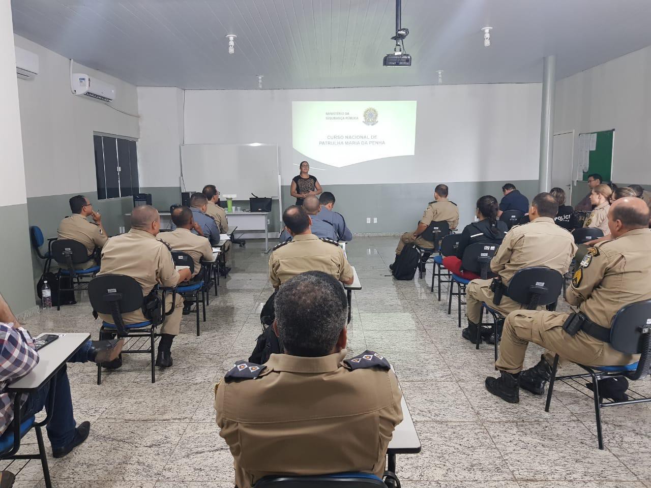 Promotora de Justiça Thais Cairo falou sobre a rede de atendimento e enfrantamento