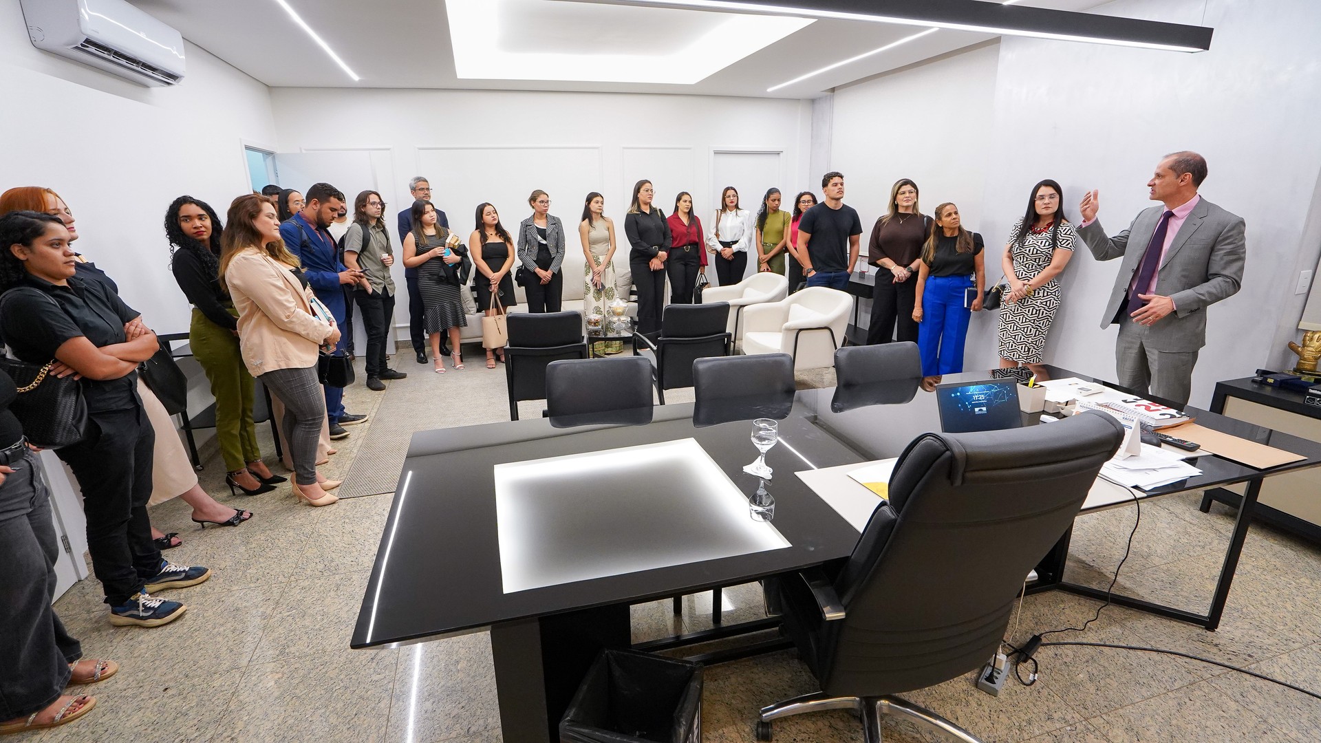 Estudantes também foram recebidos pelo PGJ.