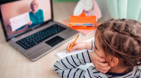 Material lista  municípios que deram início às atividades educacionais remotas