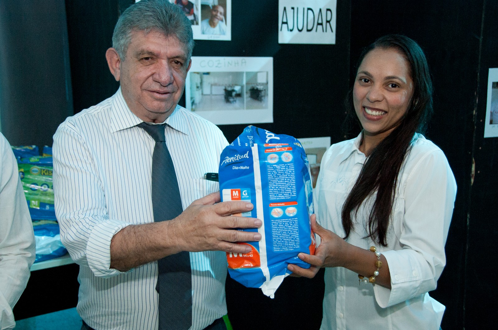  A entrega do material foi realizada pelo Procurador-Geral de Justiça, Clenan Renaut de Melo Pereira, à presidente do abrigo, Andréia Ferreira