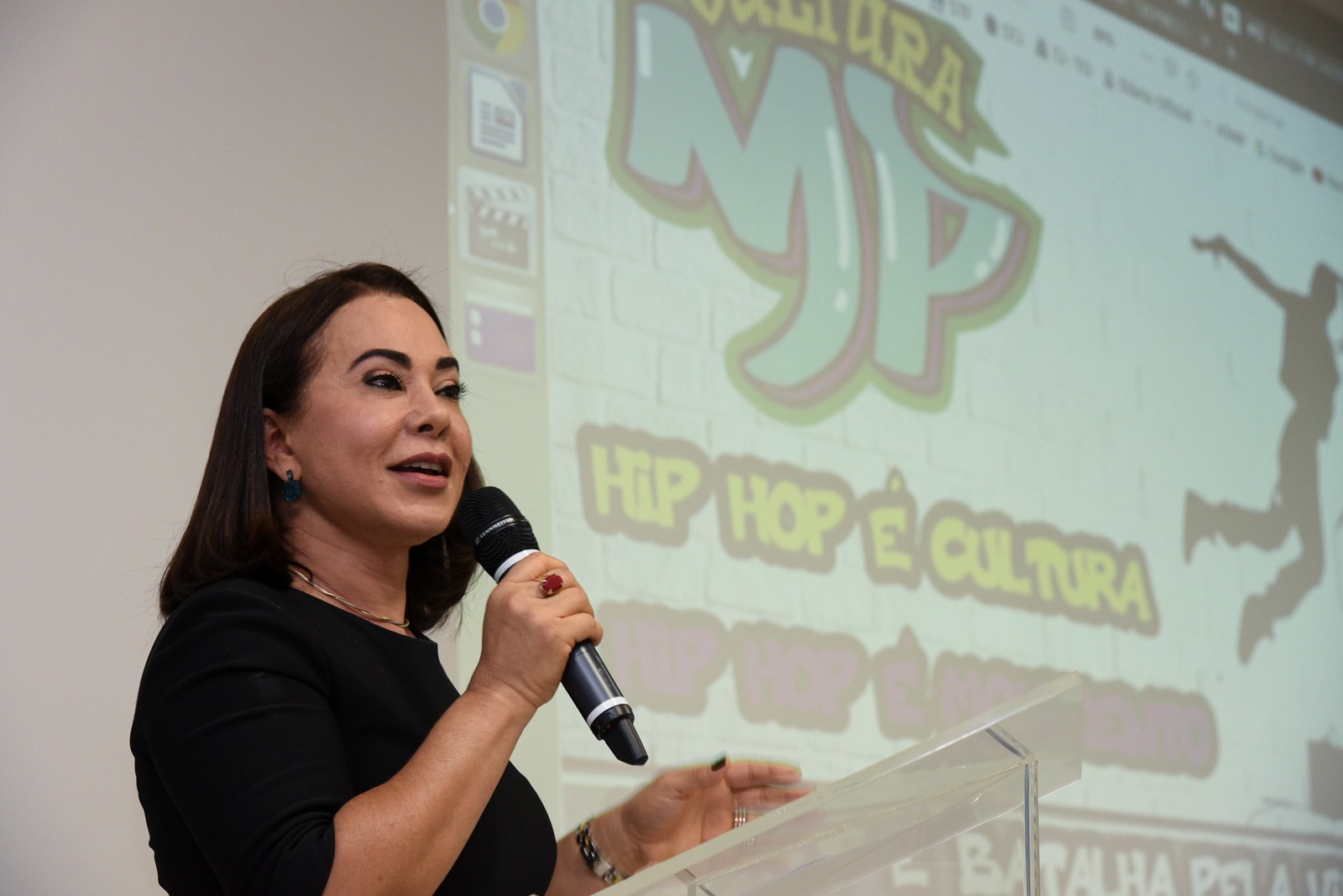 Promotora e Justiça Zenaide Aparecida da Silva