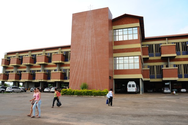 Hospital estaria superlotado, com pacientes à espera de atendimento nos corredores