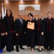 Homenageado recebe presente como gesto de admiração