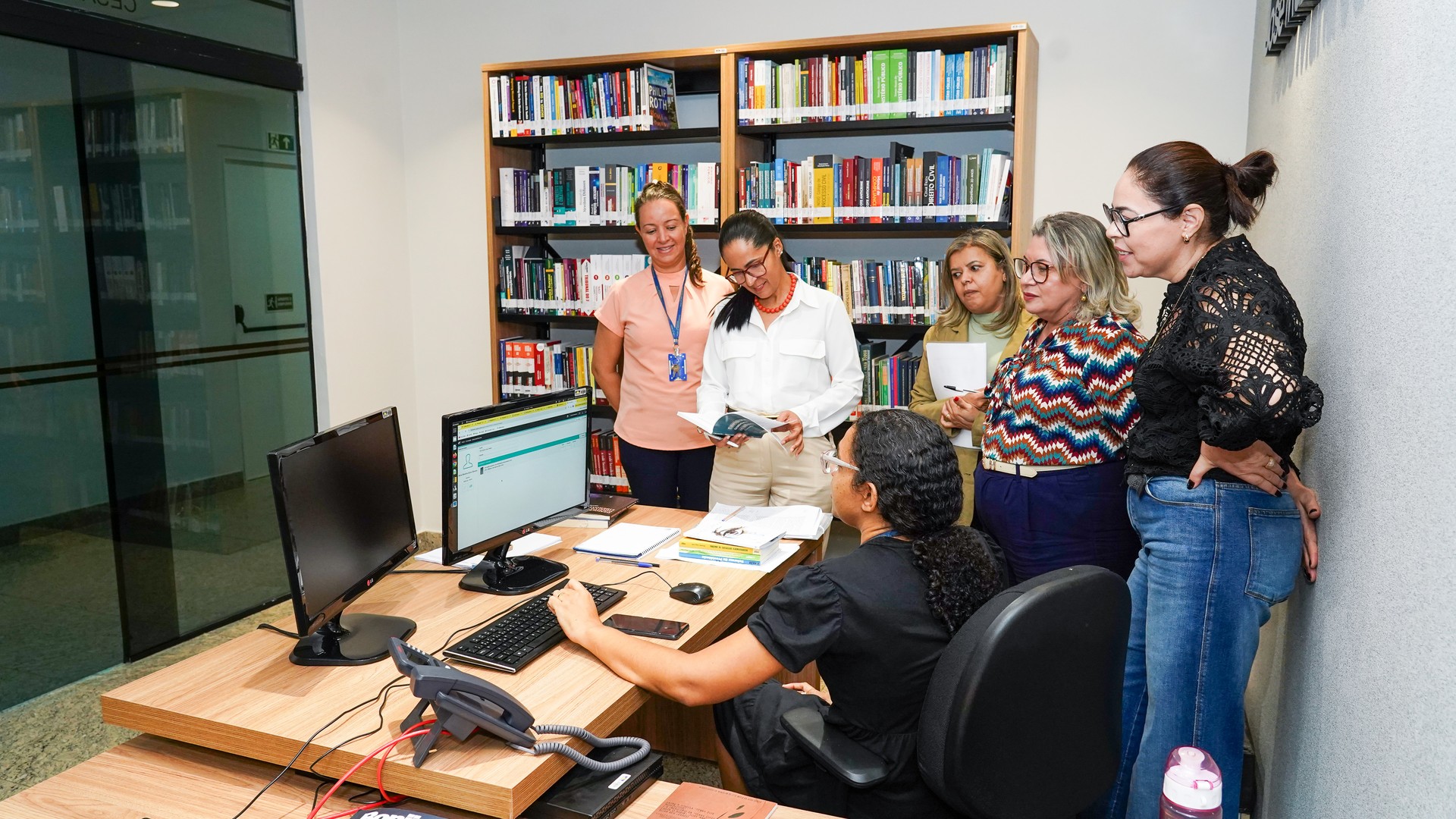 Avaliadoras do CEE vistoriam a Biblioteca José Maria da Silva Júnior