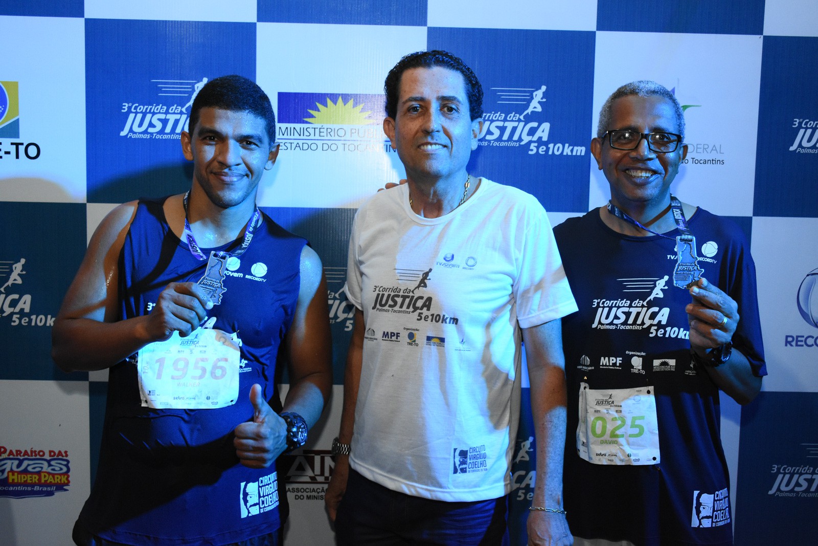Servidores celebram participação na prova