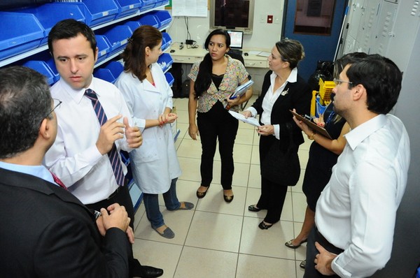 Conferindo  estoque de medicamentos no HGPP