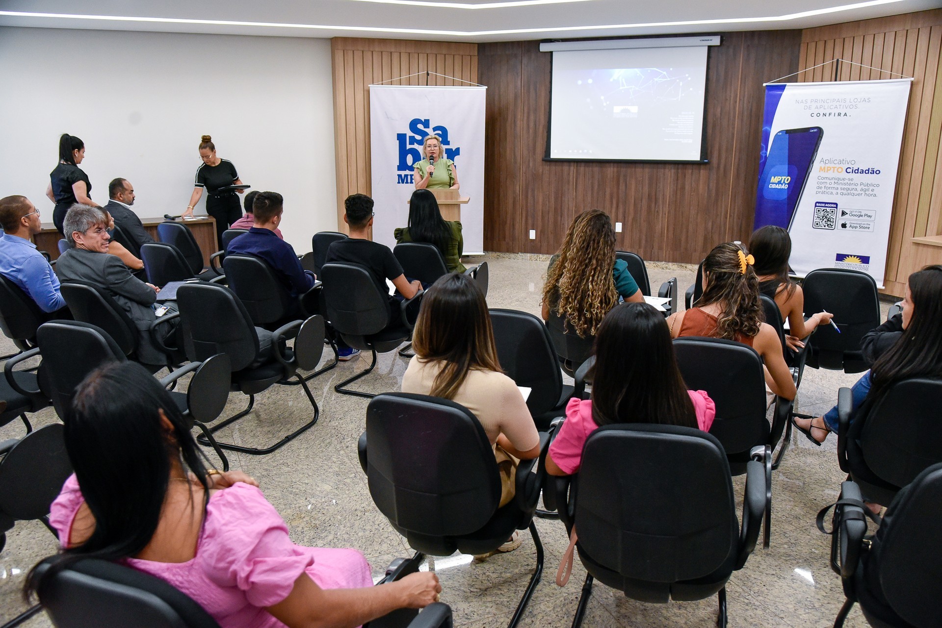 Momento da palestra do promotor de Justiça Celsimar Custódio