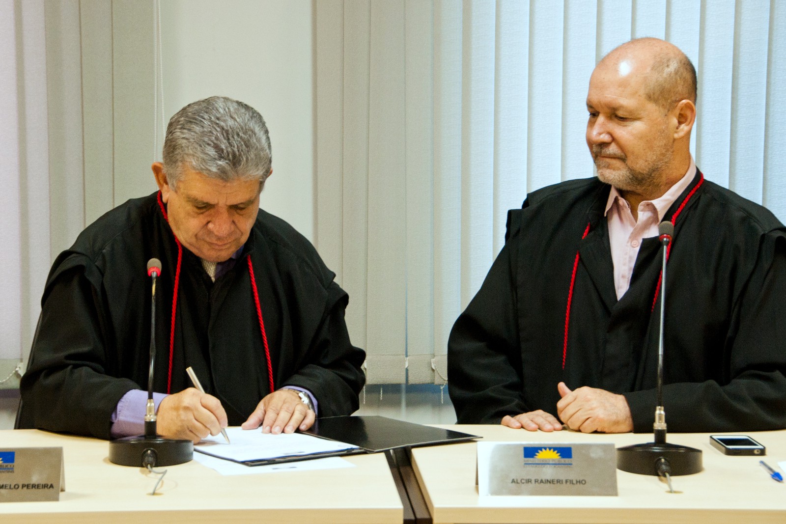 PGJ assina termo de posse do Procurador Alcir Raineri Filho