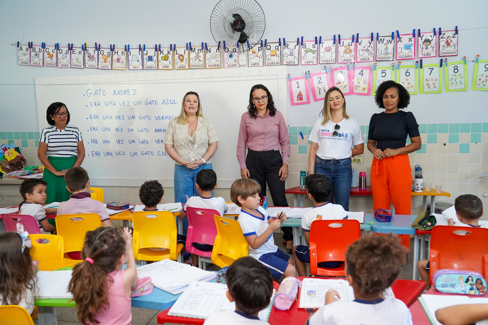 O projeto tem como objetivo atender crianças de 0 a 12 anos matriculadas em creches e escolas de ensino fundamental da Capital.