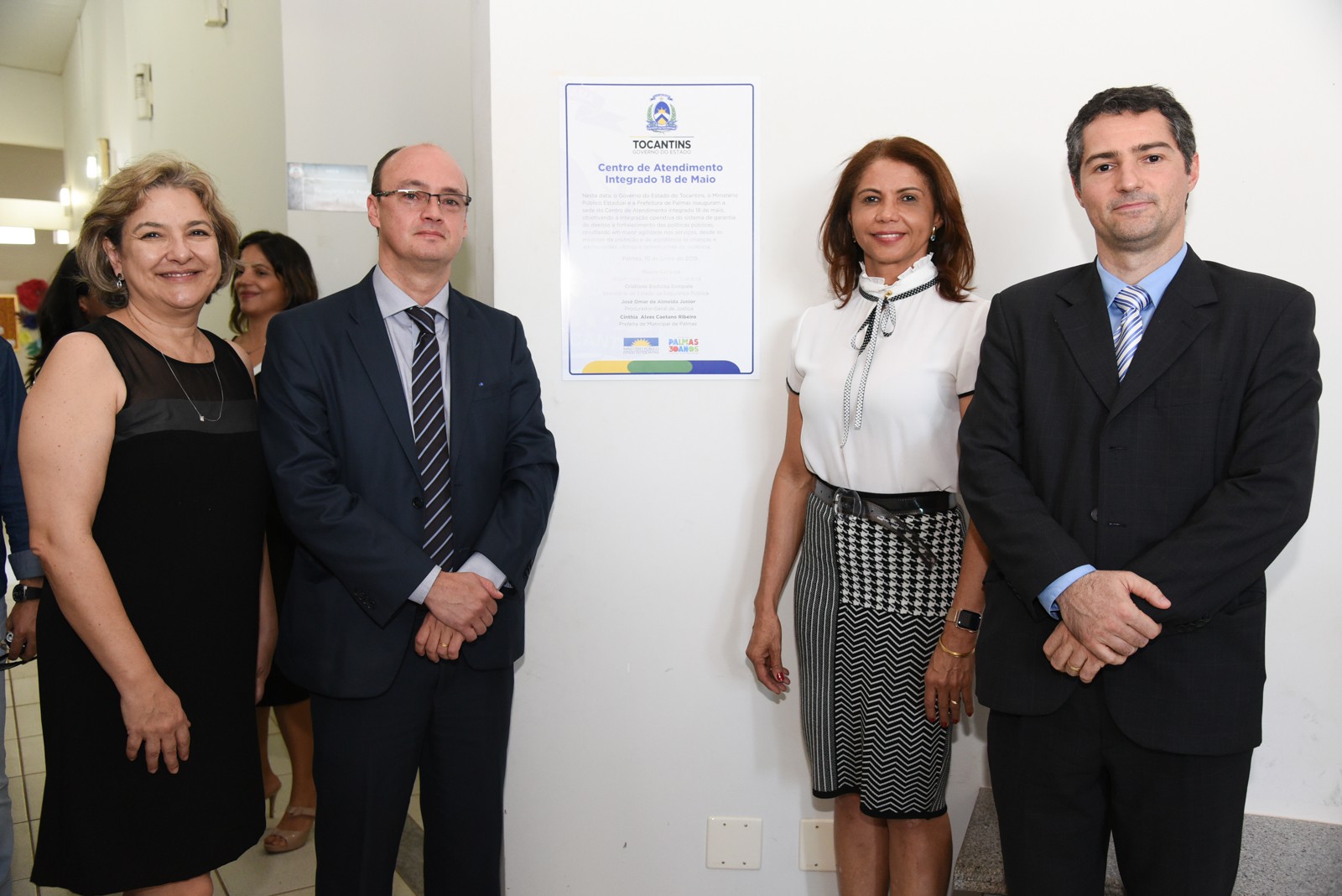 Autoridades reunidas após inauguração do espaço