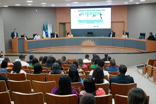 Seminário trouxe temática Conselhos Municipais de Educação: Planejamento, Controle Social das Políticas Públicas