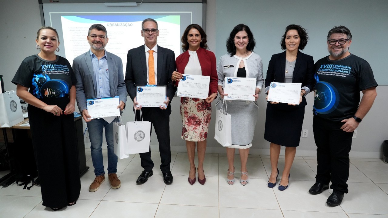 A procuradora de Justiça Maria Cotinha Bezerra Pereira, o promotor de Justiça Paulo Alexandre Rodrigues de Siqueira, e a servidora Juliana Silva Marinho Guimarães, todos doutorandos do PPGPJDH da UFT