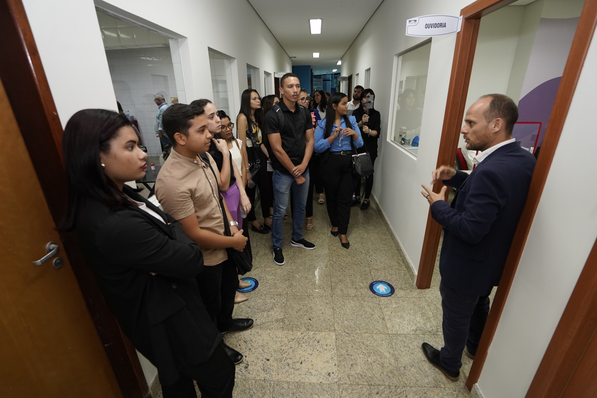 Estudantes conhecem detalhes de cada departamento do MPTO