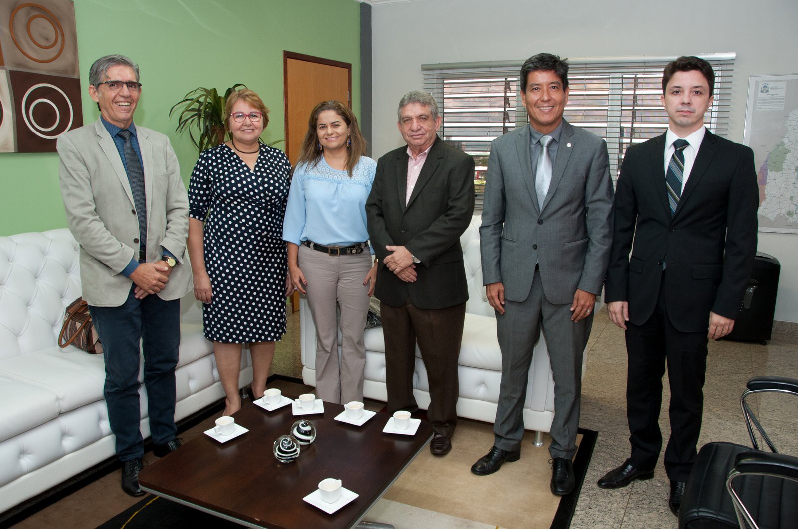 Comitiva em visita ao PGJ nesta sexta-feira