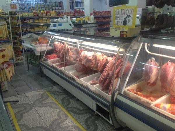 Os palestrantes também falaram sobre os perigos de comercialização de alimentos vencidos e da necessidade de estrutura mínima e higiene para preparo de alimentos em geral