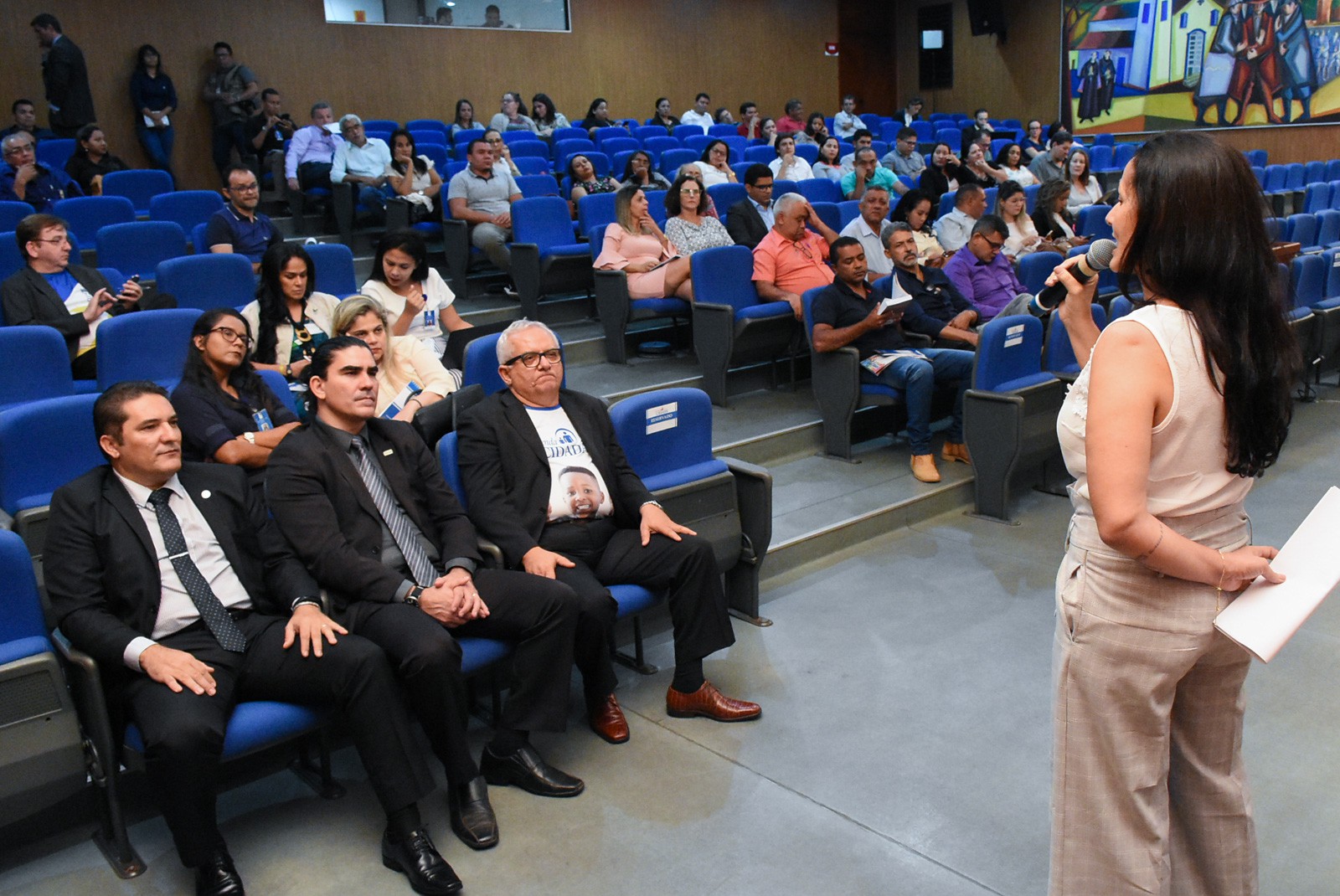 Servidora Cleivane Peres abordou financiamento e qualidade da educação (Foto: Ronaldo Mitt)