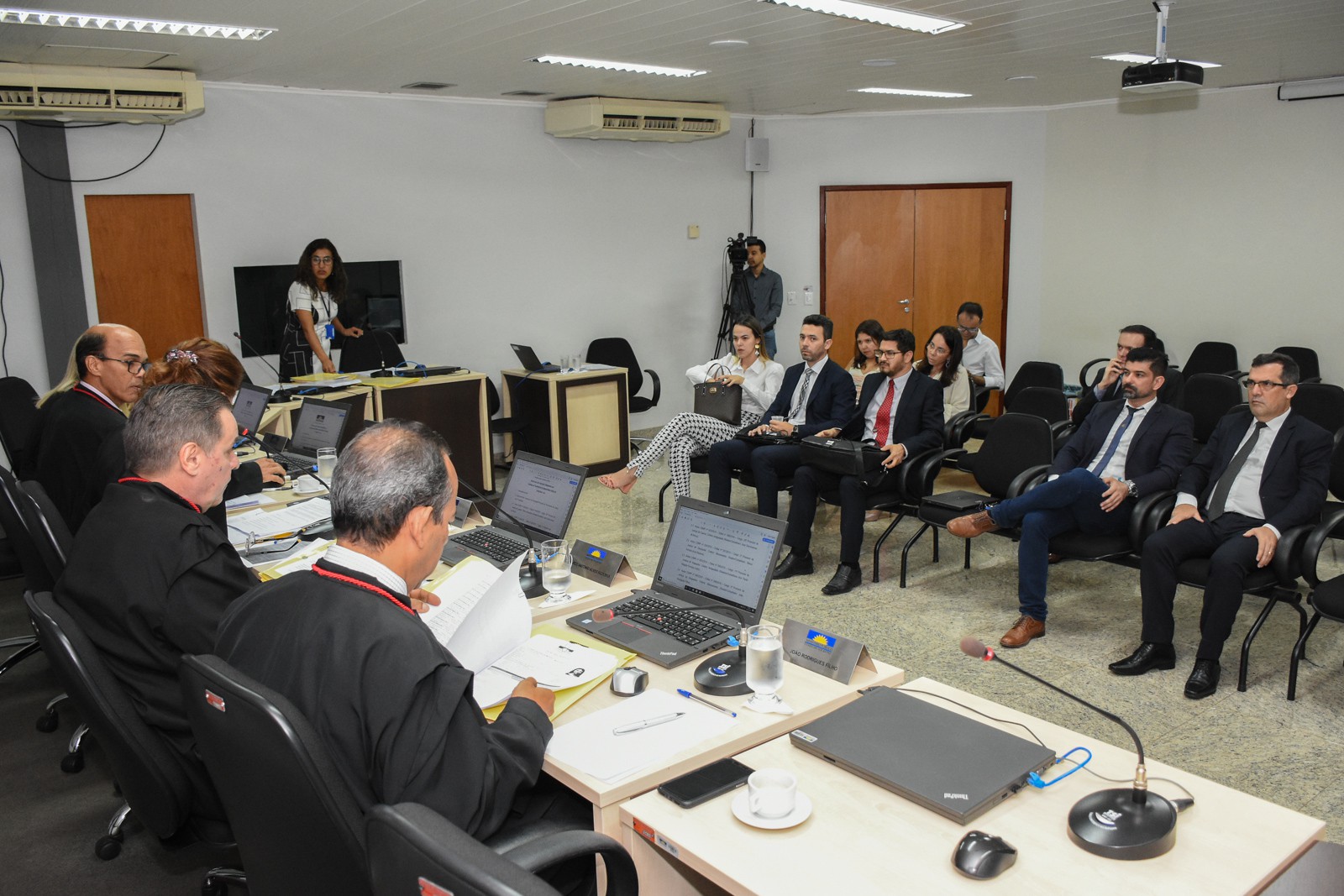 Promotores de Justiça acompanharam a sessão