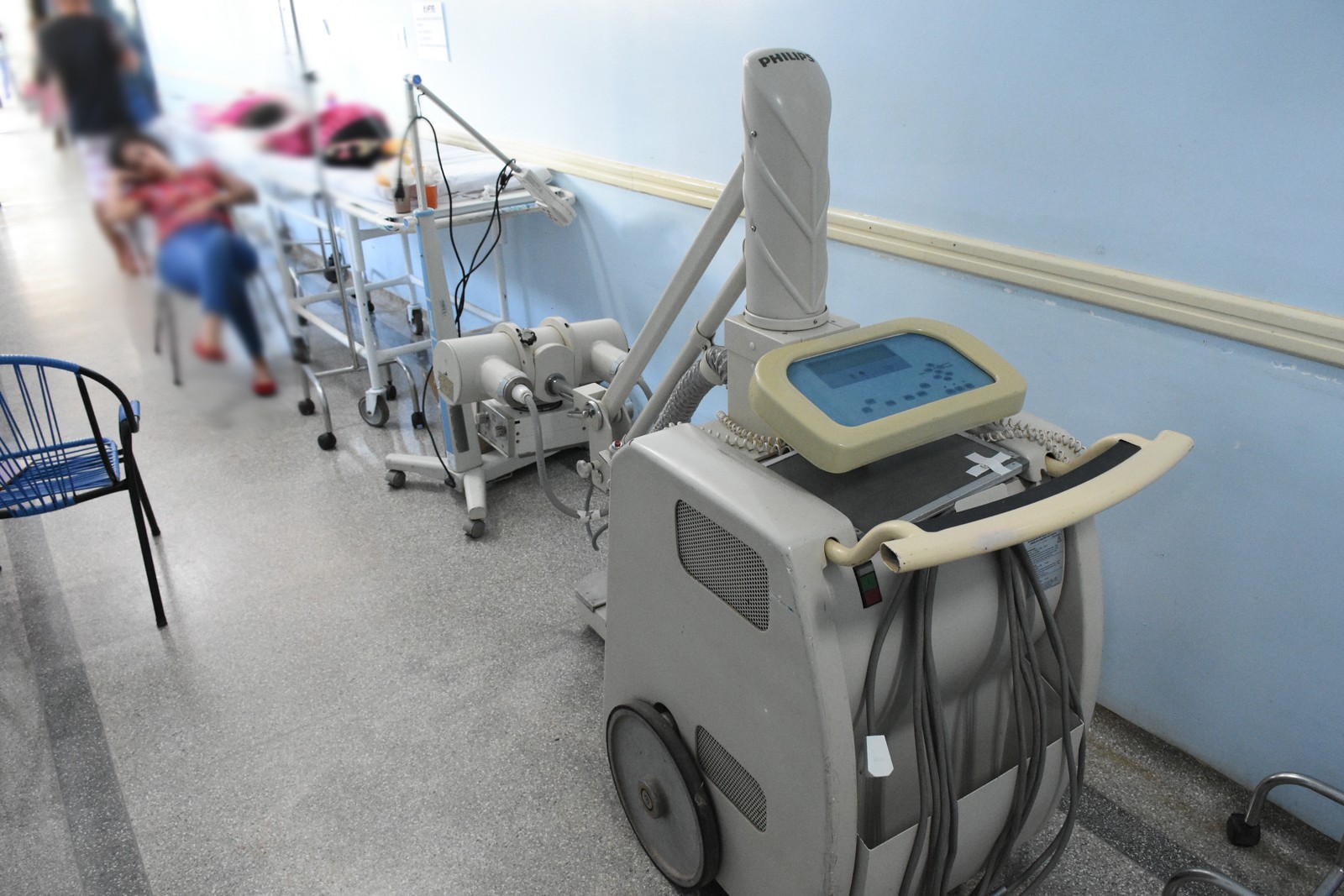 Equipamentos e macas obstruem corredores no Hospital Infantil de Palmas