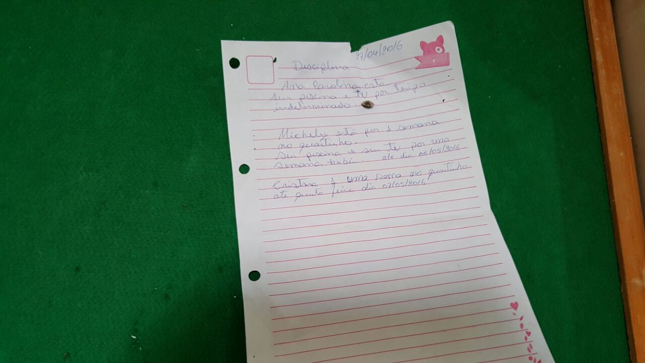 carta com instruções para castigo encontrada na casa