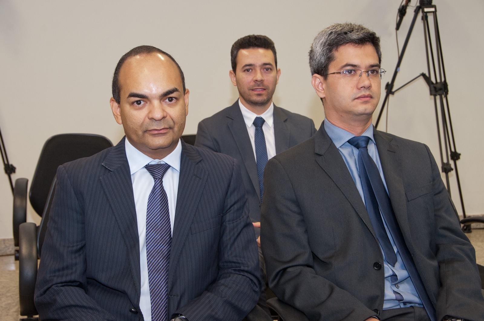 Membros acompanharam a sessão