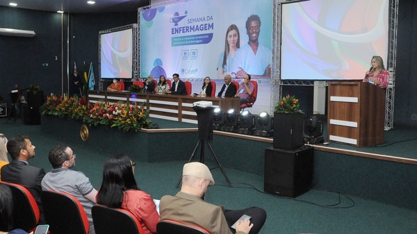 Durante o discurso a promotora de Justiça ressaltou o papel do profissional de enfermagem Durante o discurso a promotora de Justiça ressaltou o papel do profissional de enferm