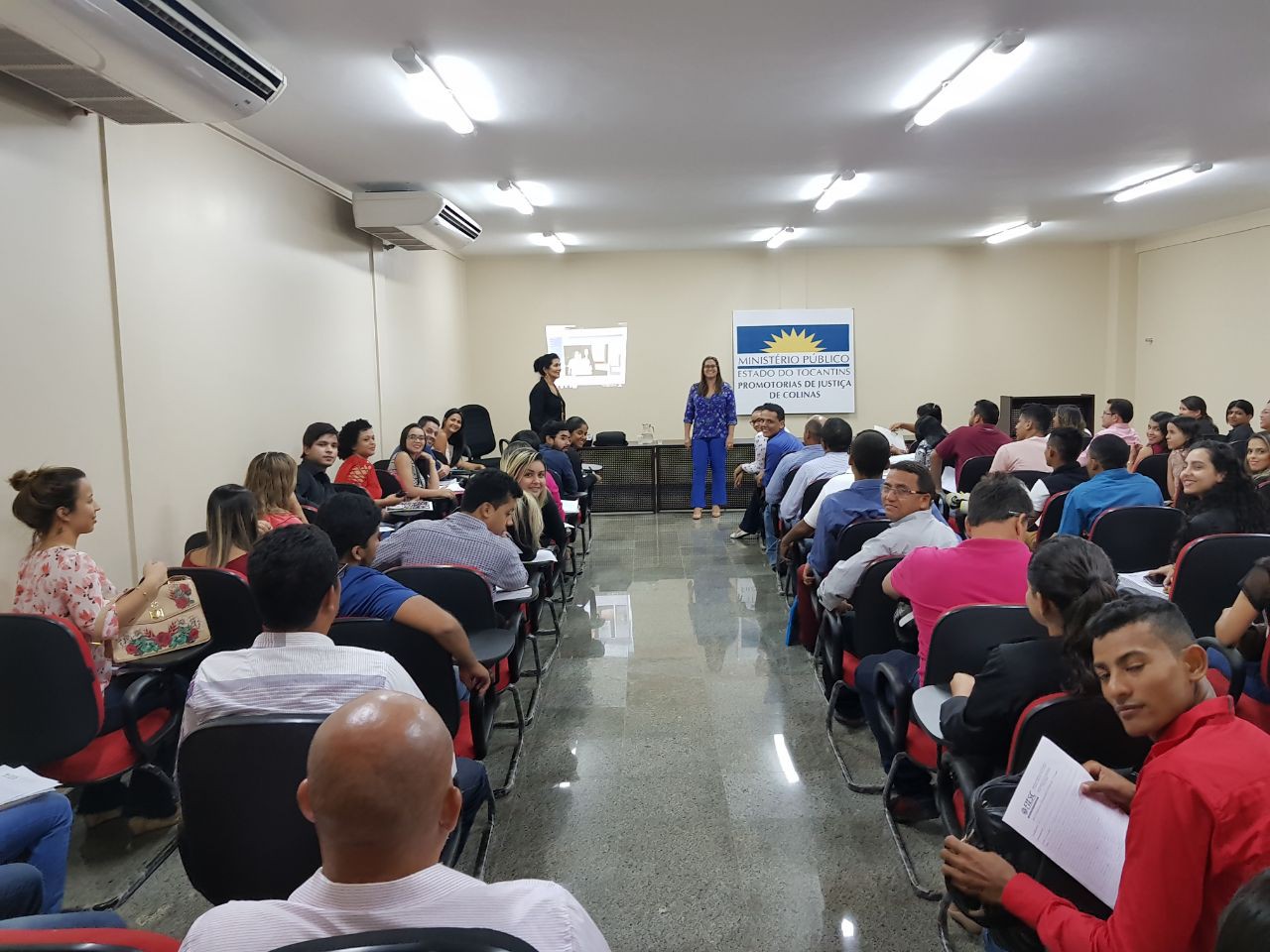 Estudante conheceram estrutura do MPE em Colinas